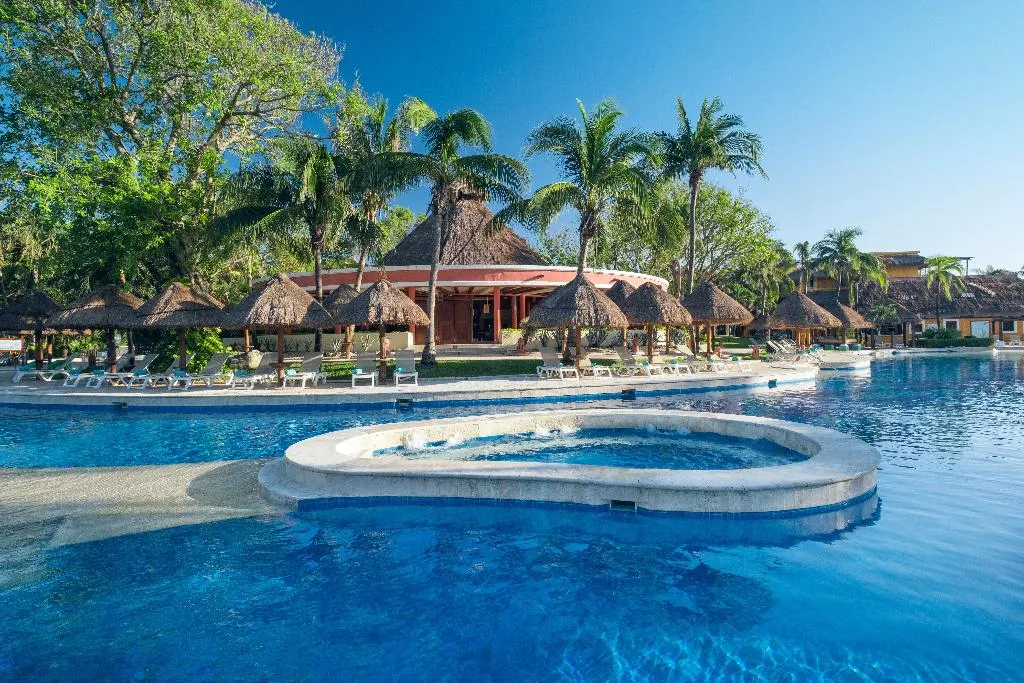 Pool, Iberostar Waves Quetzal All Inclusive, Cancun Area
