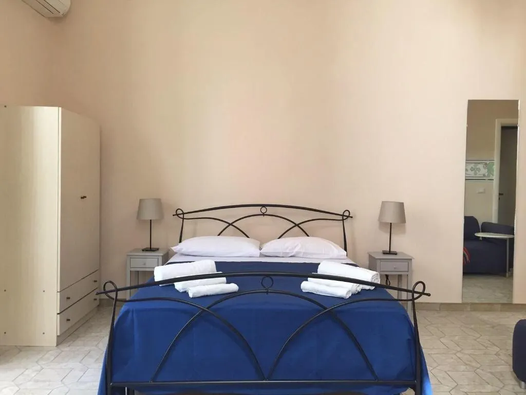 Room, B&B Catoledo, Naples