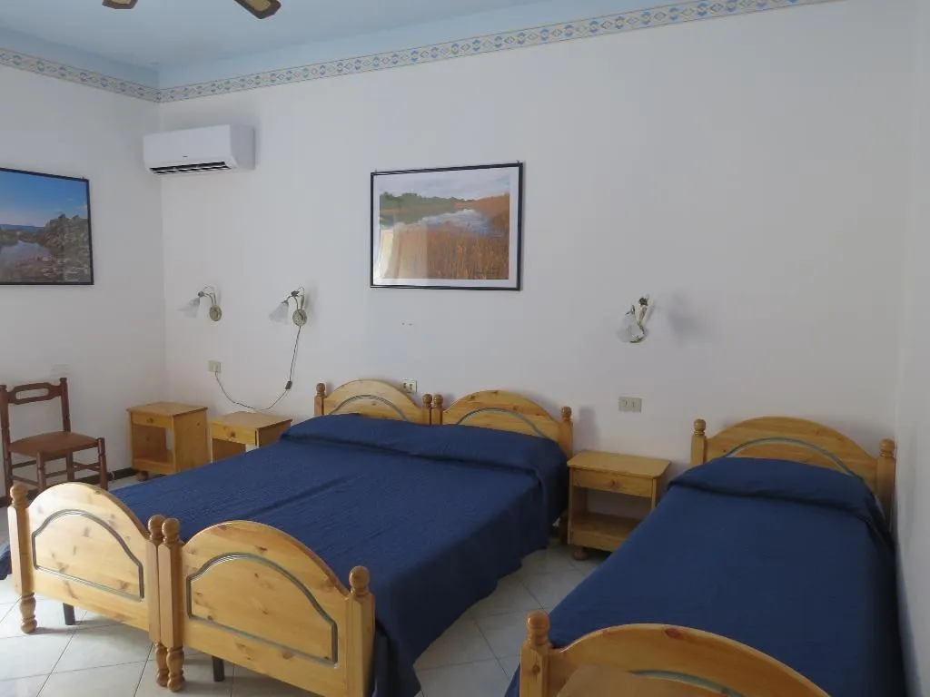 TRIPLE THREE BEDROOMS ONE BATHROOM Room, Casa Vittorio, Catania