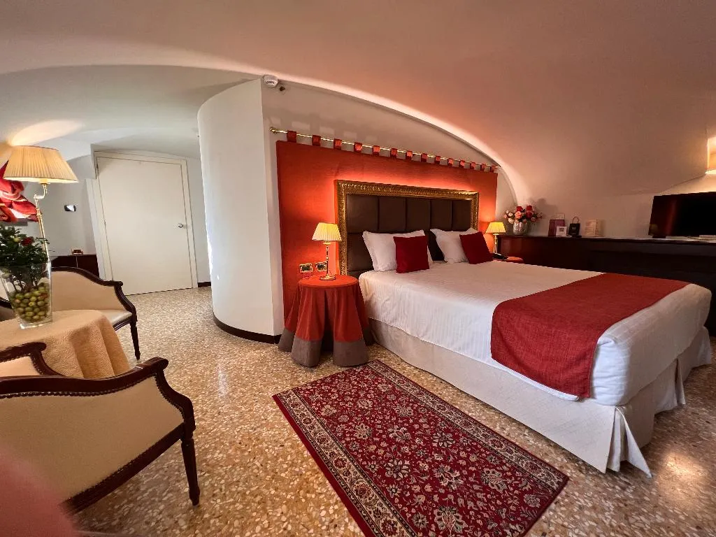 DOUBLE Accessible Room, Ruzzini Palace, Venice