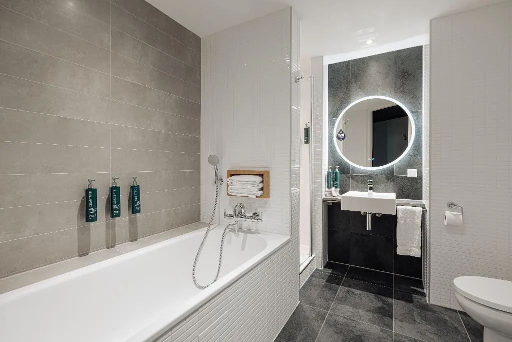 SUITE SUPERIOR CITY VIEW Room, DoubleTree by Hilton Amsterdam Centraal Station, Amsterdam