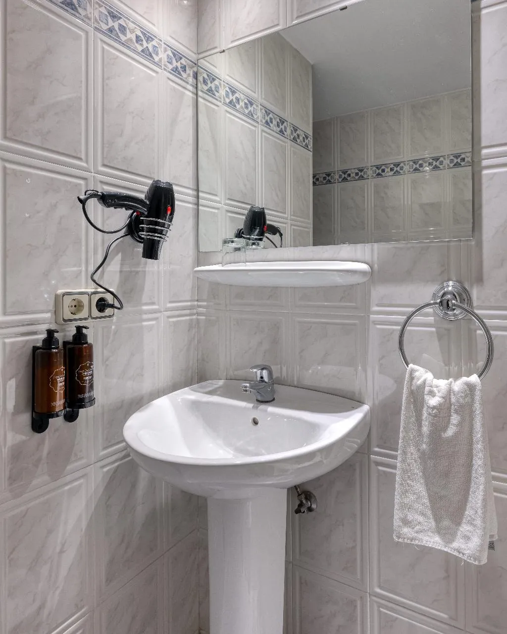 DOUBLE SINGLE USE STANDARD Room, Virgen de los Reyes, Seville