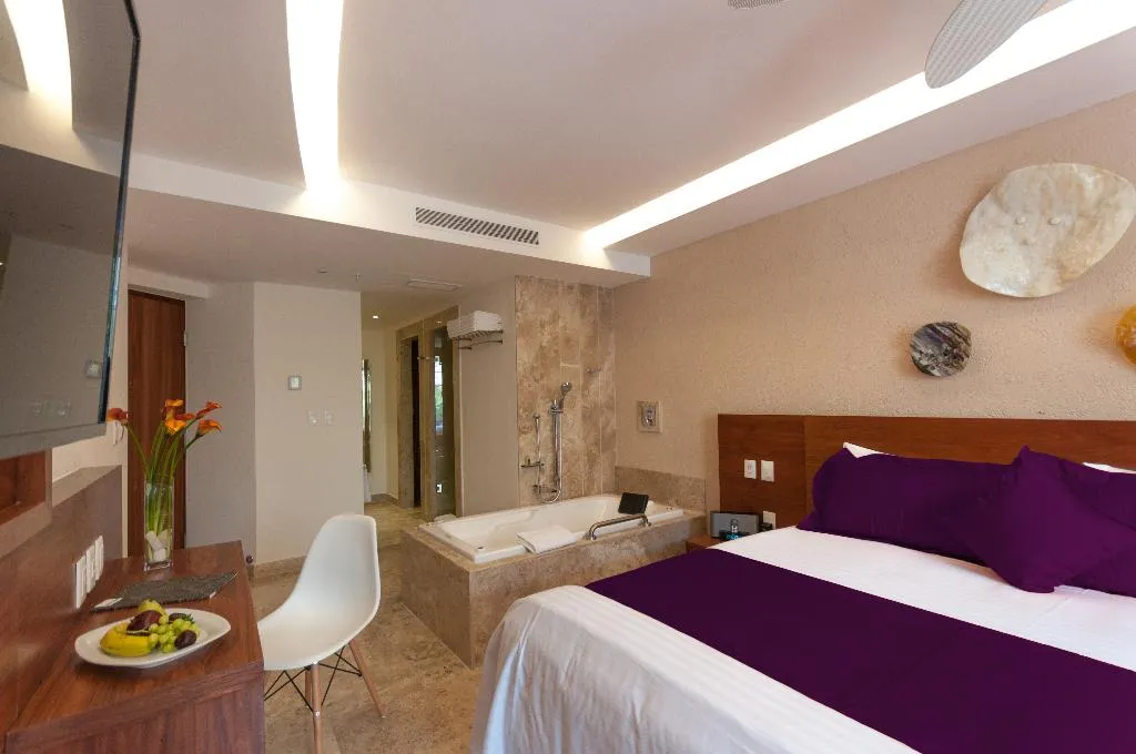 JUNIOR SUITE KING BED WITH JACUZZI Room, Senses Quinta Avenida by Artisan, Playa Del Carmen
