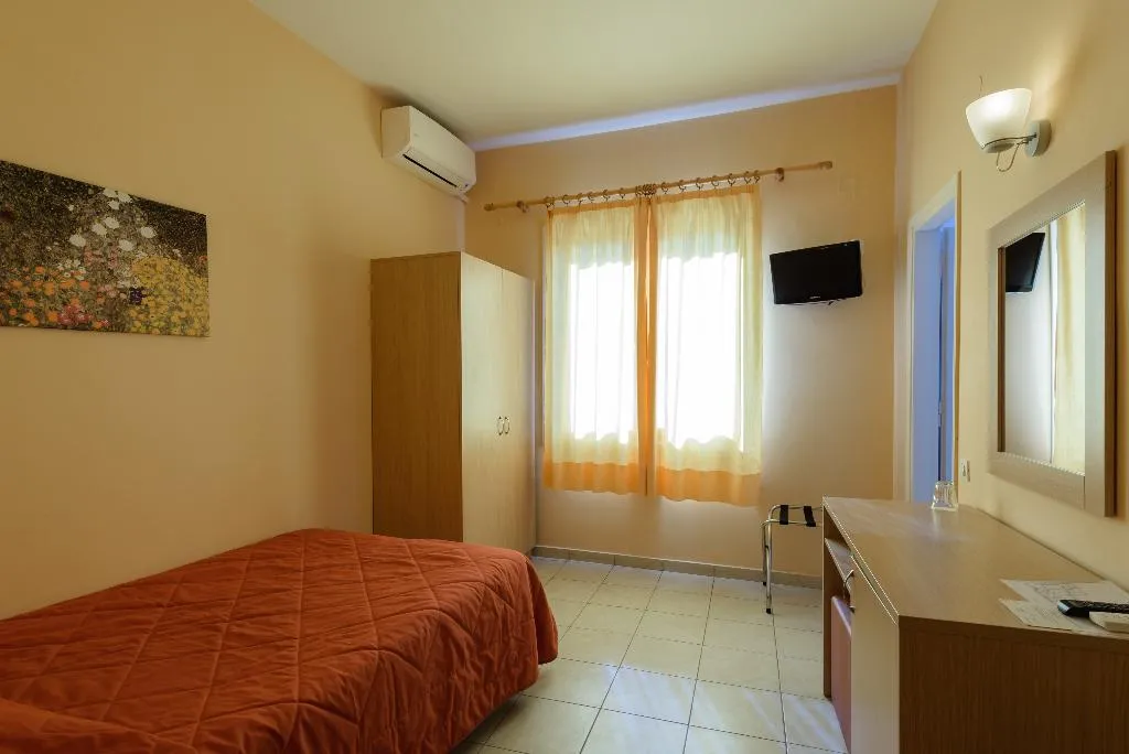 SINGLE STANDARD Room, Park, Kalamata