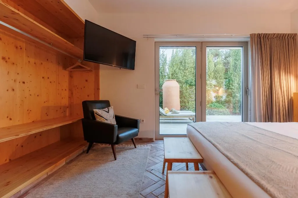APARTMENT WITH PRIVATE POOL Room, Laranjal Farm House, Algarve