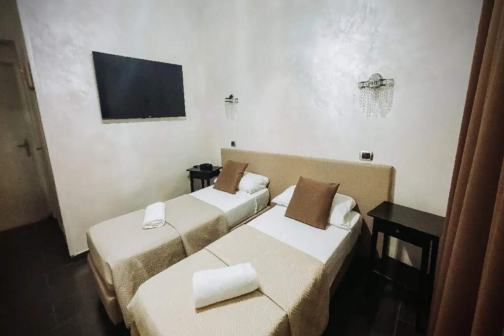 DOUBLE STANDARD Room, Bee Queen Hotel, Naples