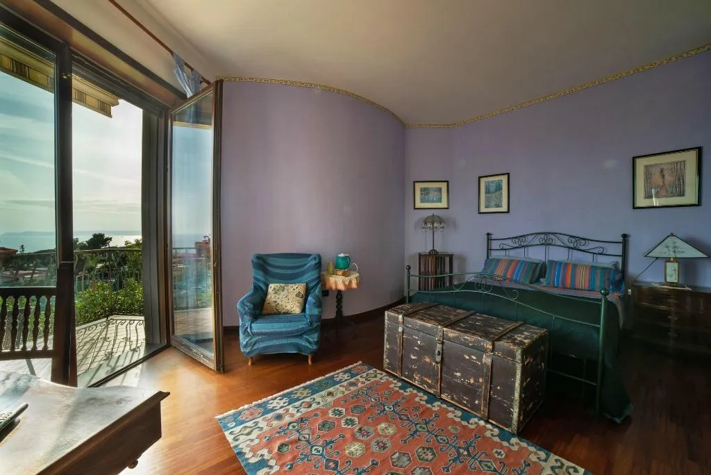 Room, Villa Patrizia Bb, Naples