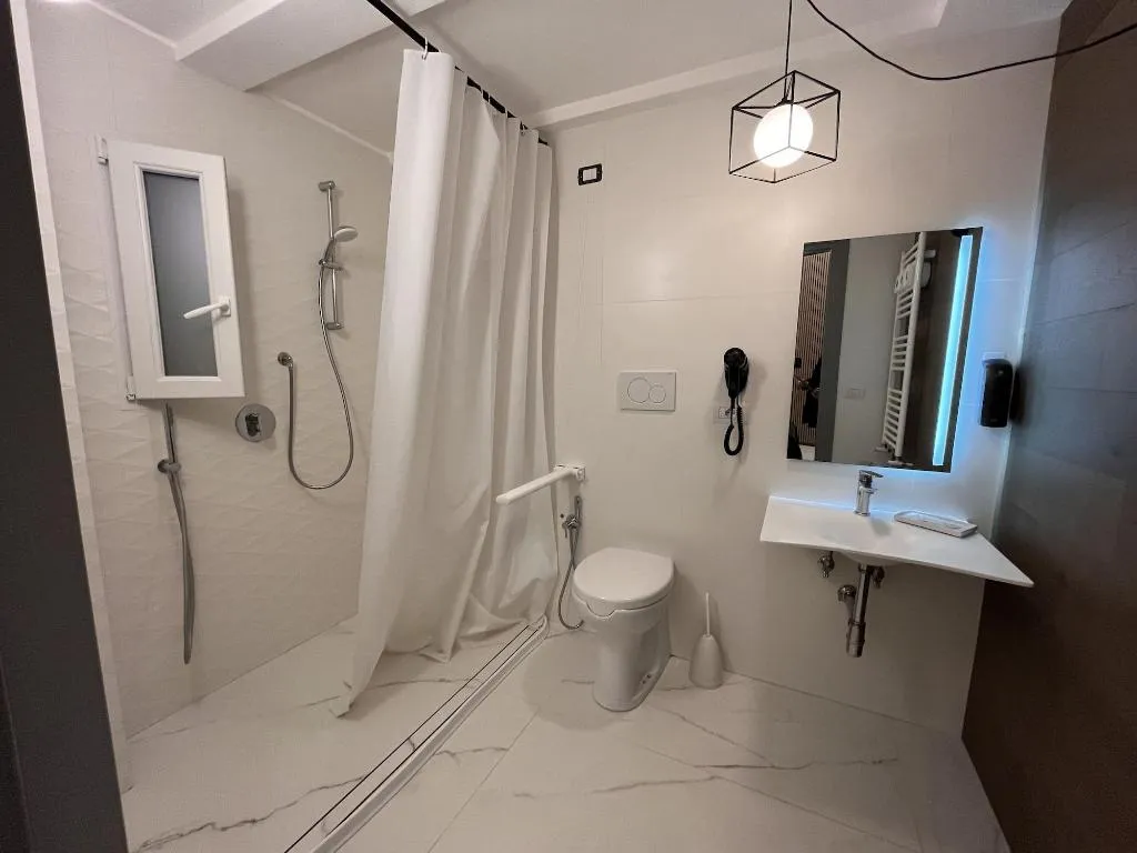 Room, Rettifilo 311, Naples