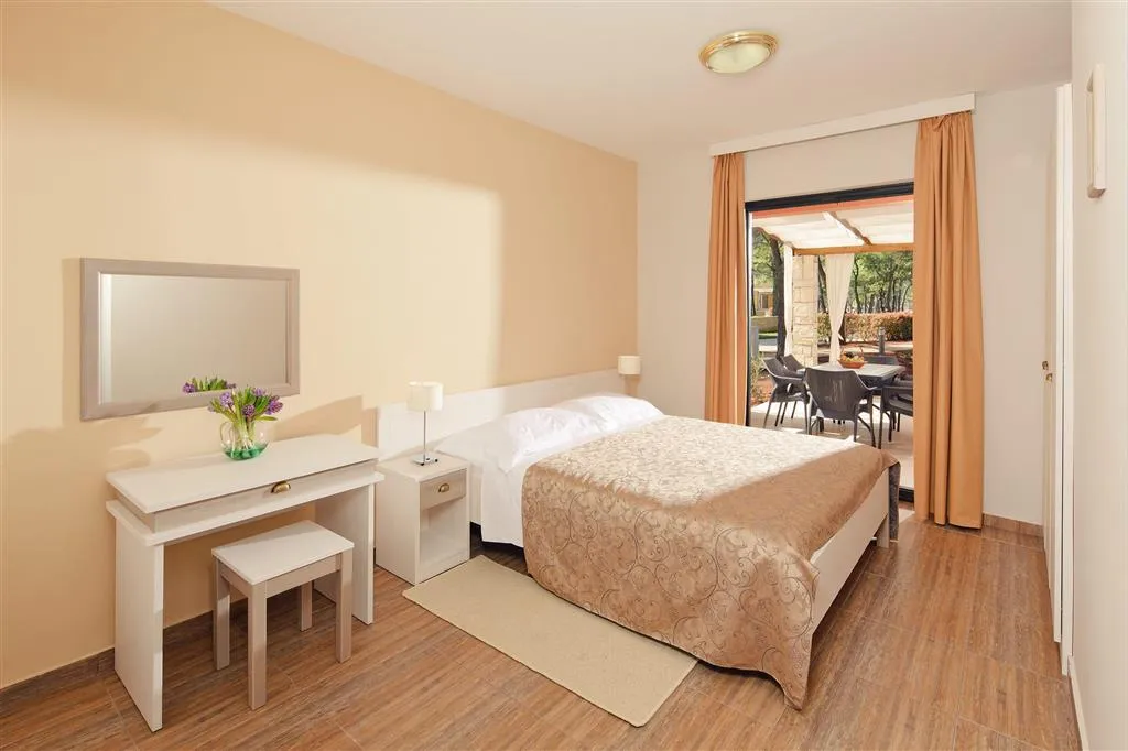 APARTMENT CAPACITY 7 Room, Apartments Amfora Plava Laguna, Istria