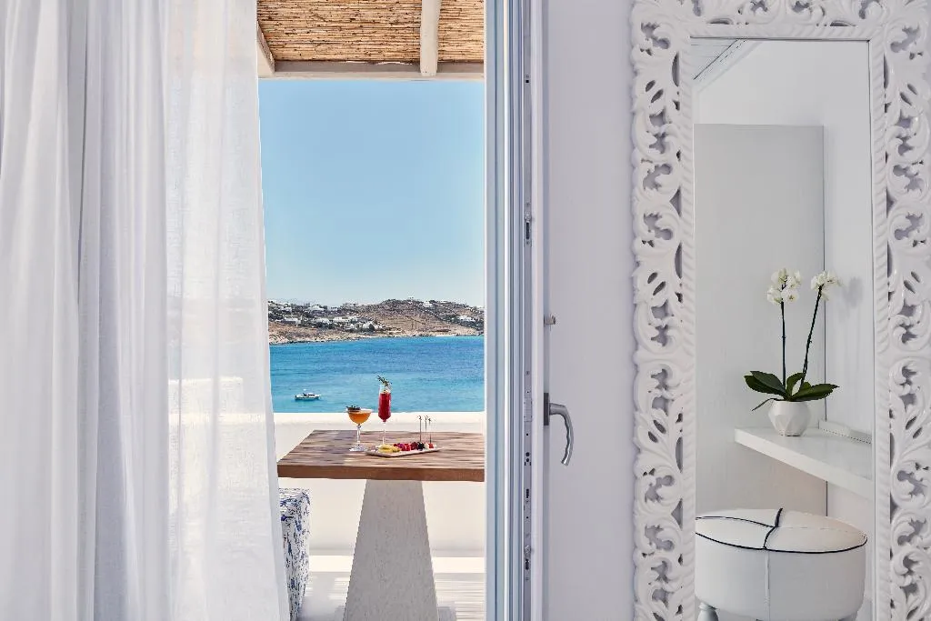 SUITE WITH PRIVATE POOL Room, Katikies Mykonos - The Leading Hotels Of The World, Mykonos