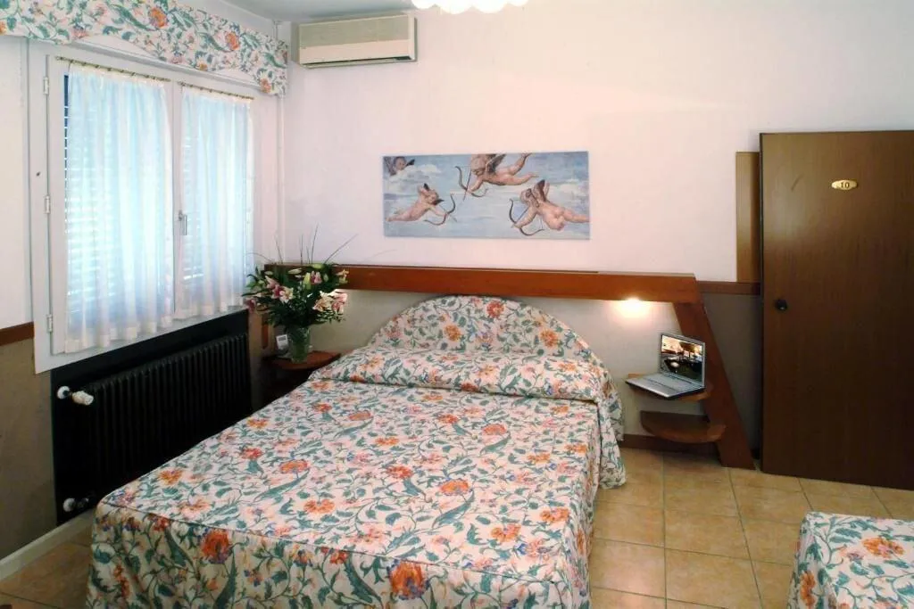 Room, Hotel Roma, Venice