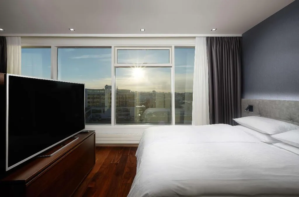 DOUBLE EXECUTIVE KING BED Room, Hilton Reykjavik Nordica, Reykjavik