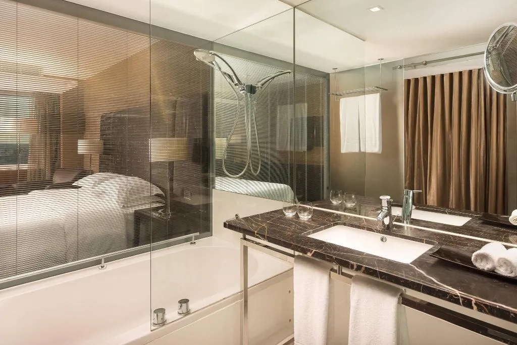 DOUBLE DELUXE QUEEN BED Room, Sheraton Lisboa Hotel & Spa, Lisbon
