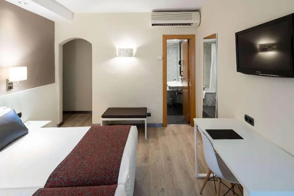 Room, Catalonia Castellnou, Barcelona
