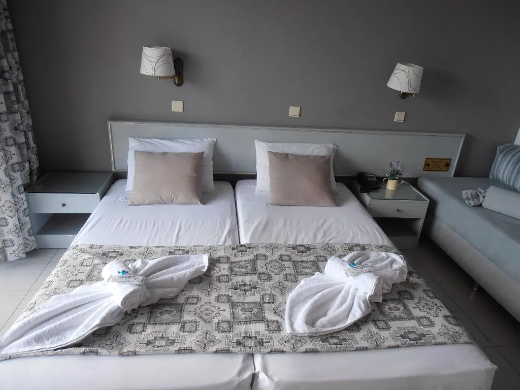 Room, Happy Days, Rhodes