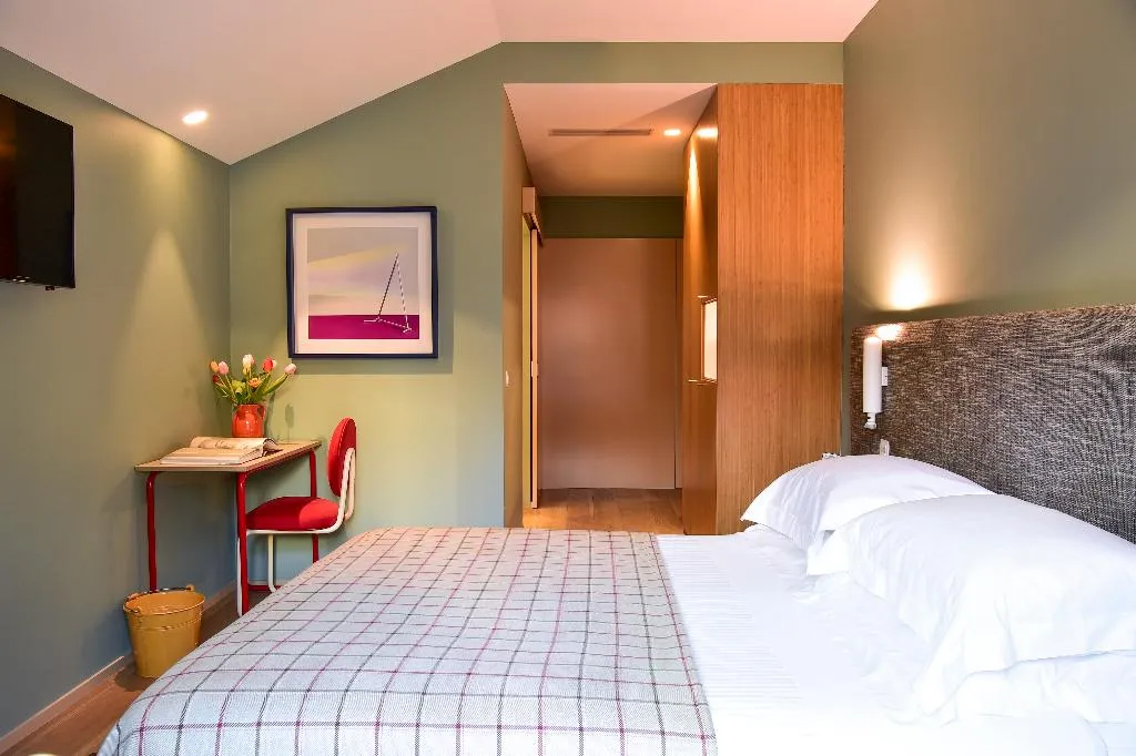 SINGLE STANDARD Room, The Editory House Ribeira Hotel, Porto