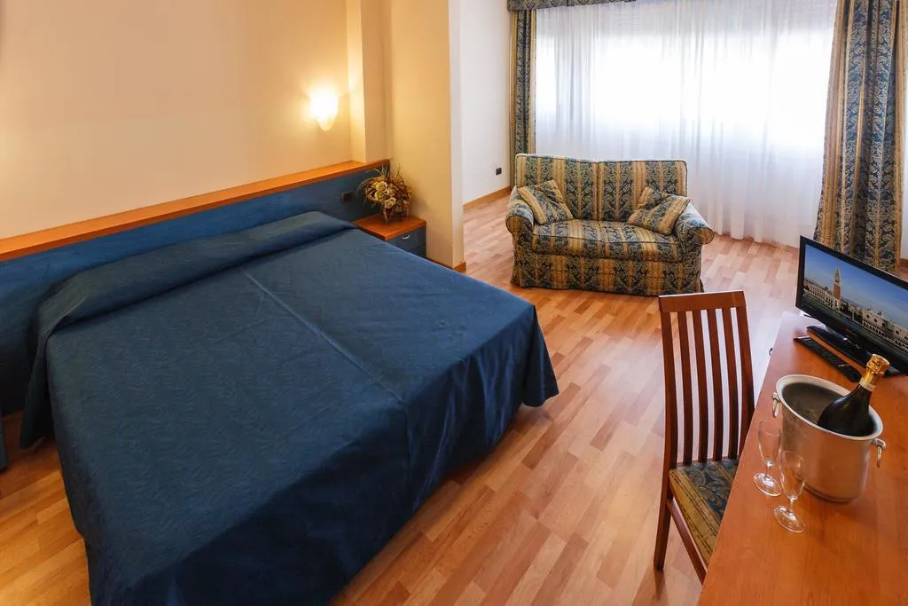 General view, Airmotel, Venice