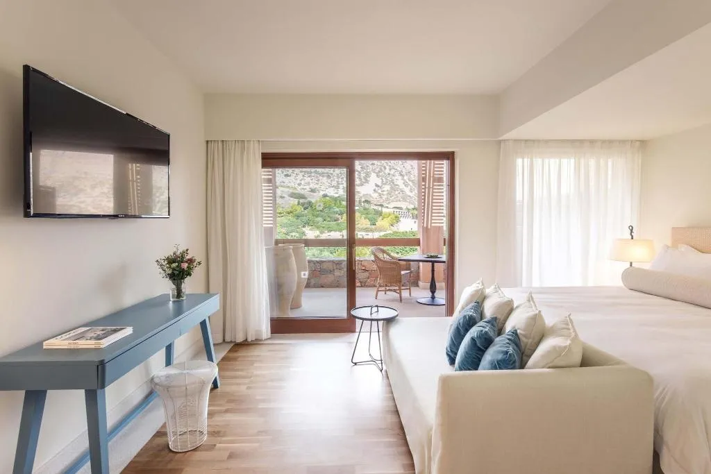 Room, Phaea Blue, a member of SLH, Crete