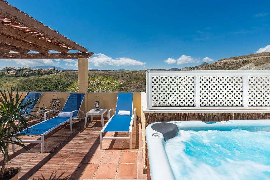 VILLA THREE BEDROOMS Room, Colina del Paraiso, Costa Del Sol