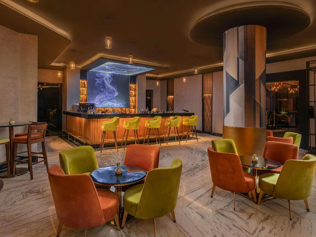 Bar, Movenpick Cairo Media City, Cairo