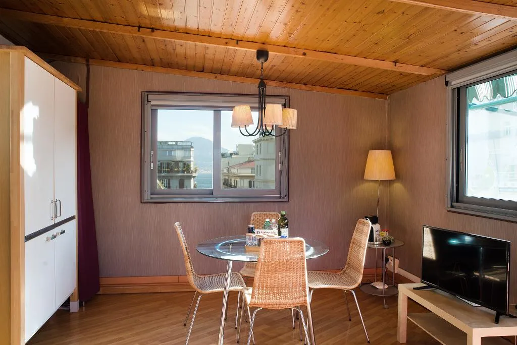 APARTMENT CAPACITY 4 Room, Residenza Echia, Naples