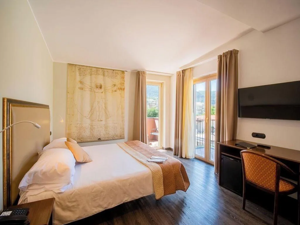 DOUBLE SUPERIOR QUEEN BED Room, Hotel Central, Naples