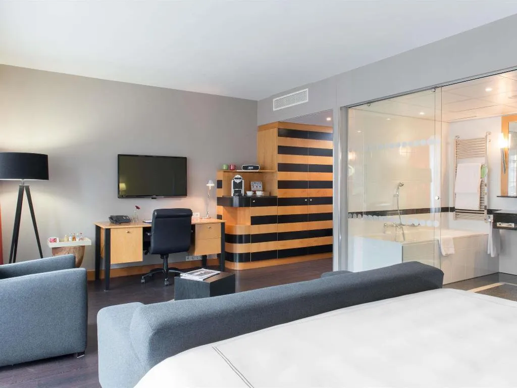 JUNIOR SUITE STANDARD Room, Swissotel Amsterdam, Amsterdam