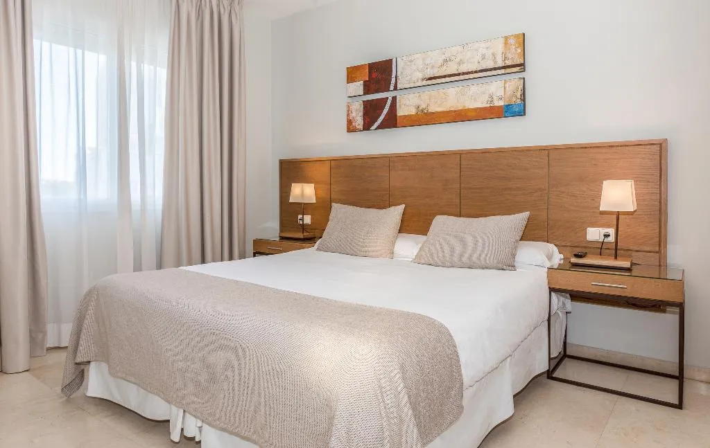 APARTMENT CAPACITY 6 TWO BEDROOMS Room, Ona Alanda Club Marbella, Costa Del Sol