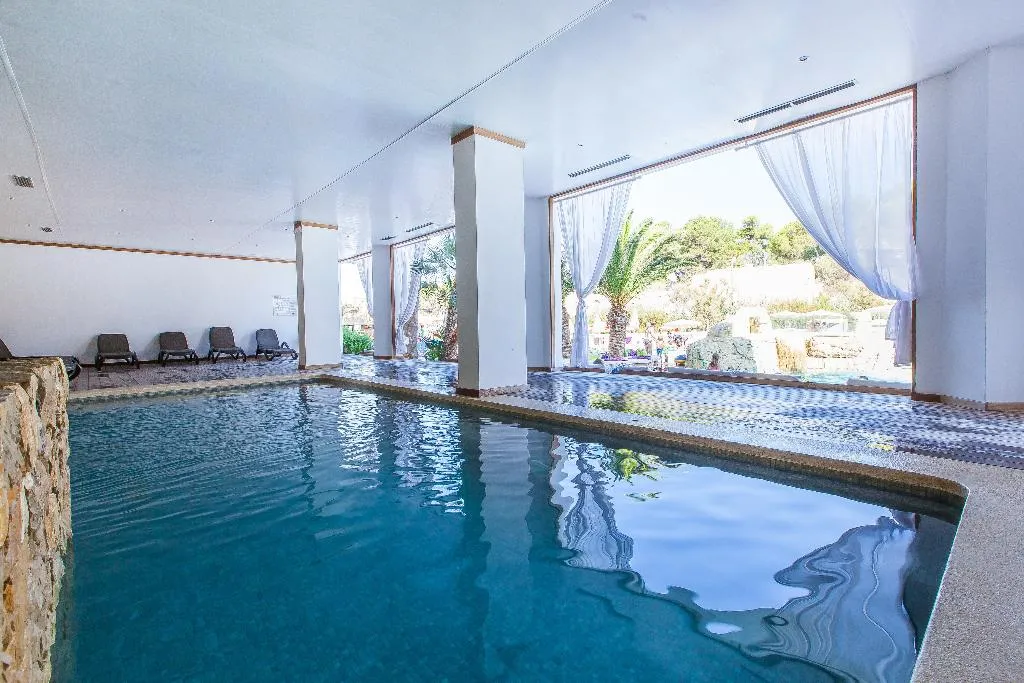Pool, FERGUS Style Cala Blanca Suites, Majorca