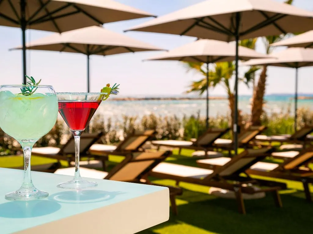 Bar, Mercure Larnaca Beach Resort, Cyprus