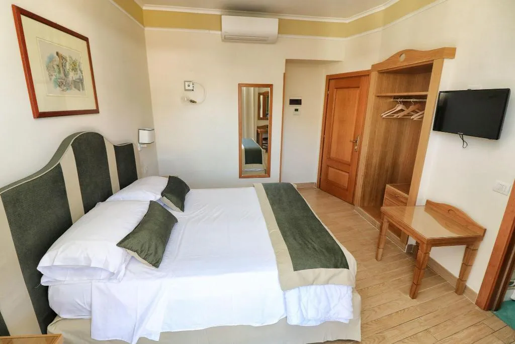 Room, Tourist, Naples