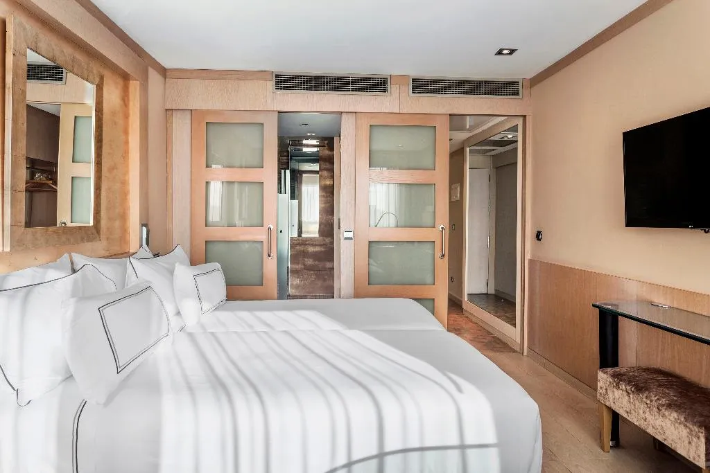 DOUBLE SINGLE USE STANDARD Room, Melia Madrid Princesa, Madrid