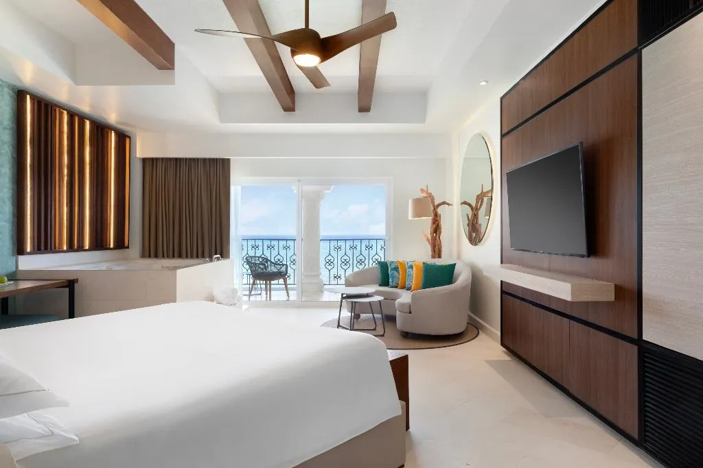 JUNIOR SUITE OCEAN VIEW KING BED Room, Hyatt Vivid Playa Del Carmen - Adults Only, Playa Del Carmen