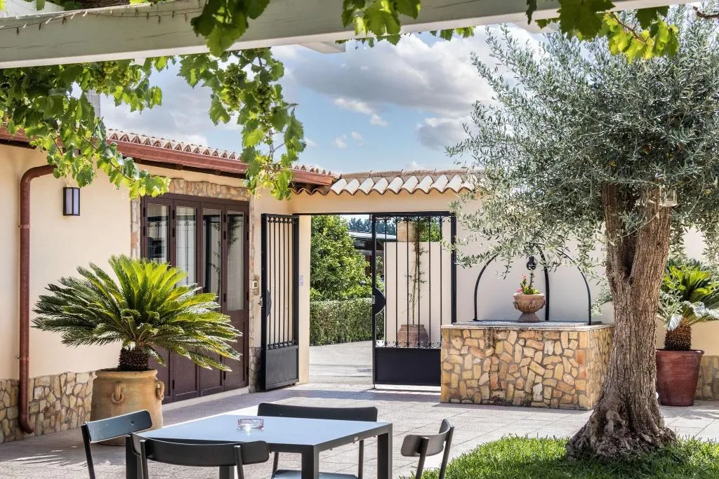 Terrace, Hotel Villa Felicia, Catania