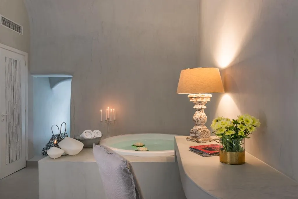 SUITE WITH JACUZZI Room, Mythical Blue Luxury Suites, Santorini