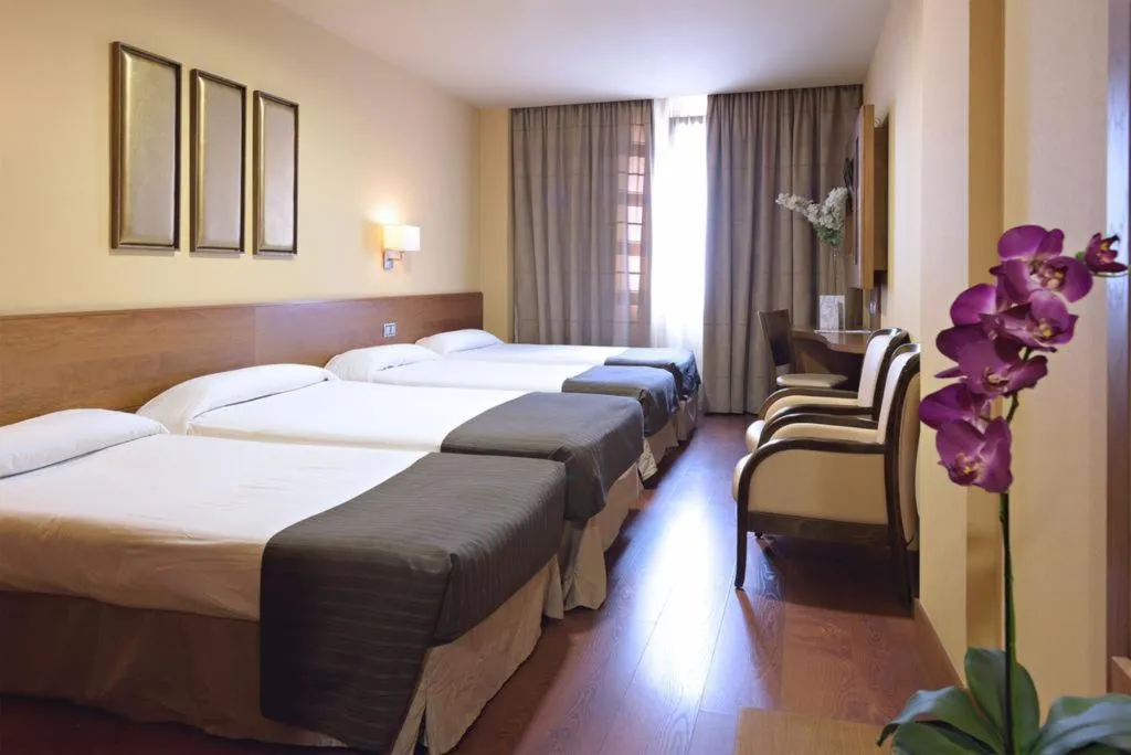 QUADRUPLE STANDARD Room, Sterling, Madrid