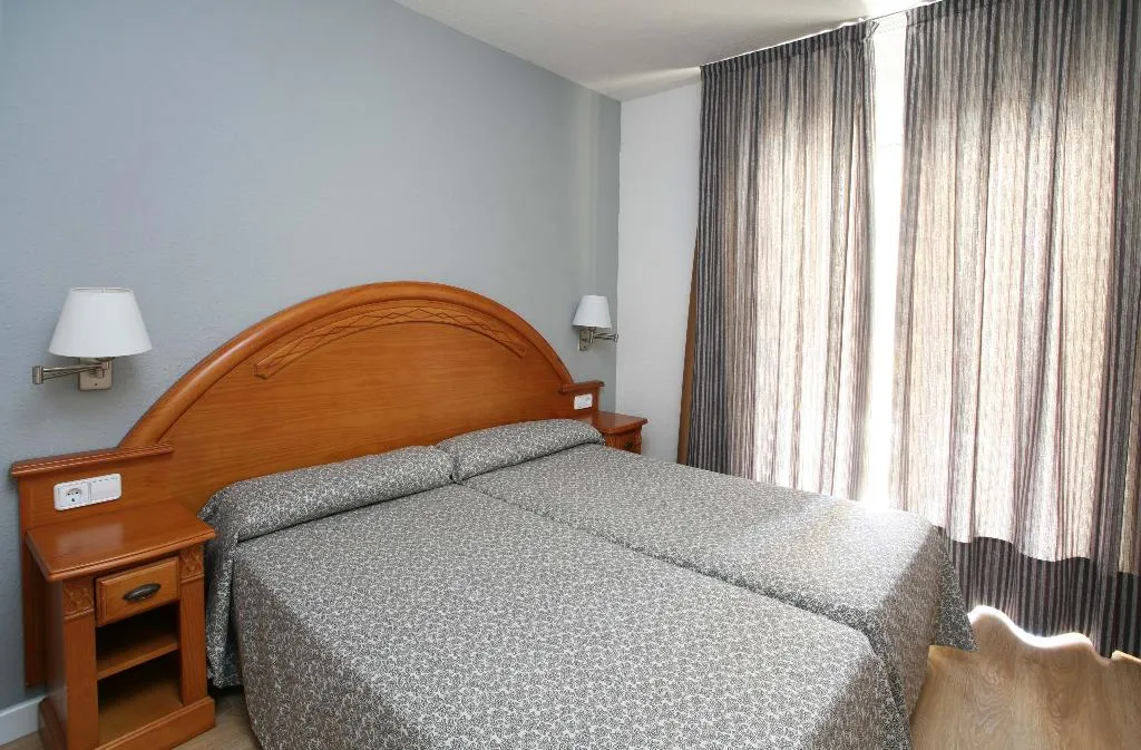 APARTMENT TWO BEDROOMS Room, Apartamentos Turisticos Jardines del Plaza, Valencia