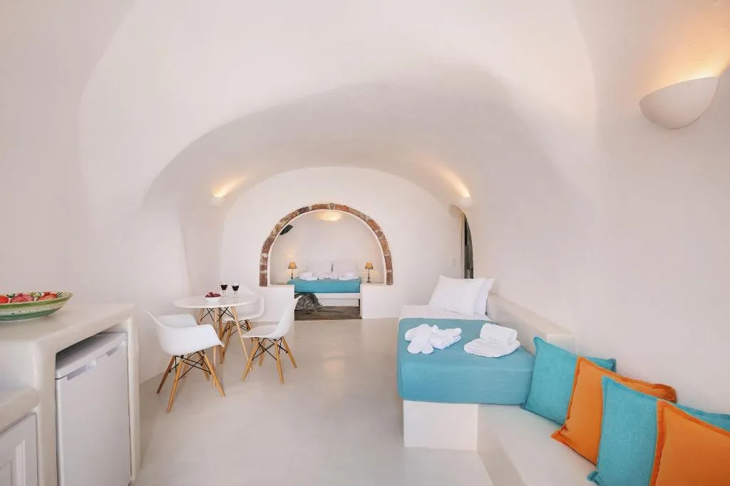 Room, Horizon Aeifos Suites, Santorini