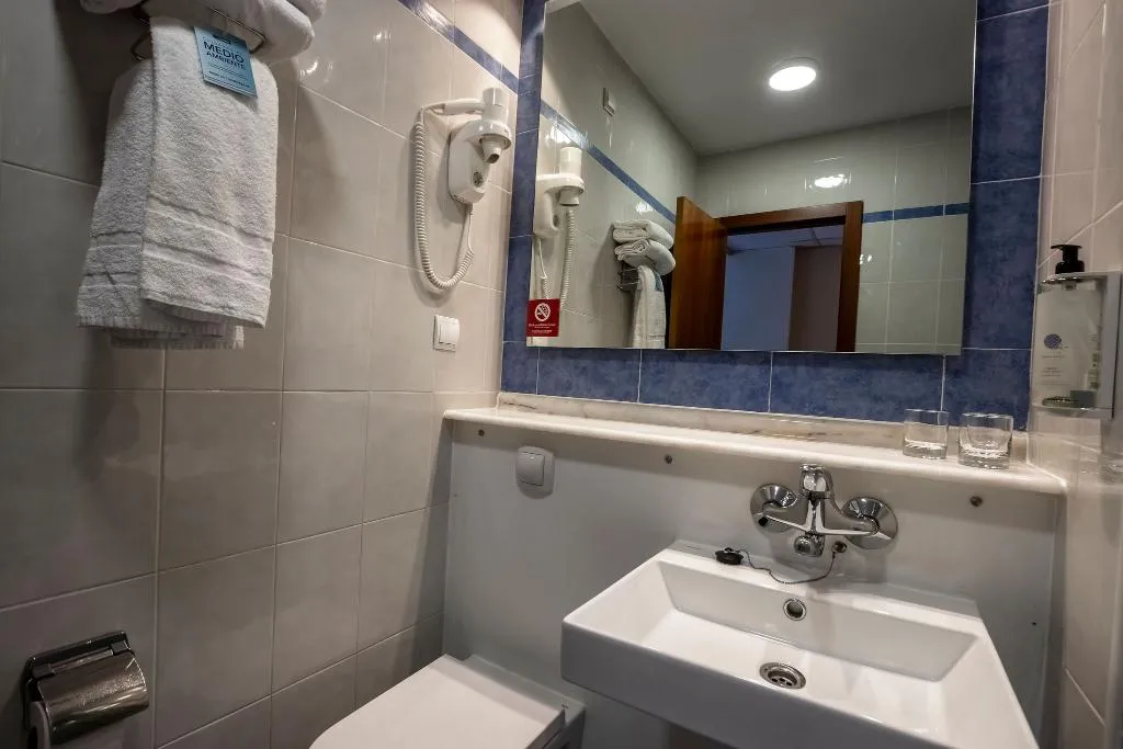 Double or Twin CAPACITY 3 Room, Travelodge Alicante Puerto, Costa Blanca