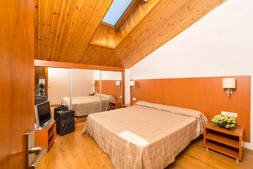 APARTMENT CAPACITY 1 Room, Guitart La Molina Aparthotel & Spa, Costa Brava