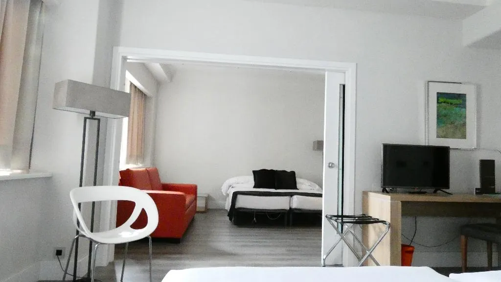 FAMILY ROOM STANDARD Room, Hotel Chamartin the One, Madrid
