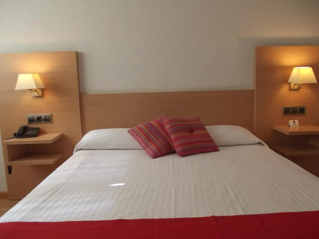 DOUBLE STANDARD Room, Bag, Valencia
