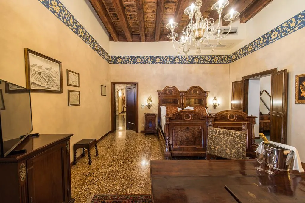 JUNIOR SUITE STANDARD Room, Palazzo Priuli Hotel, Venice
