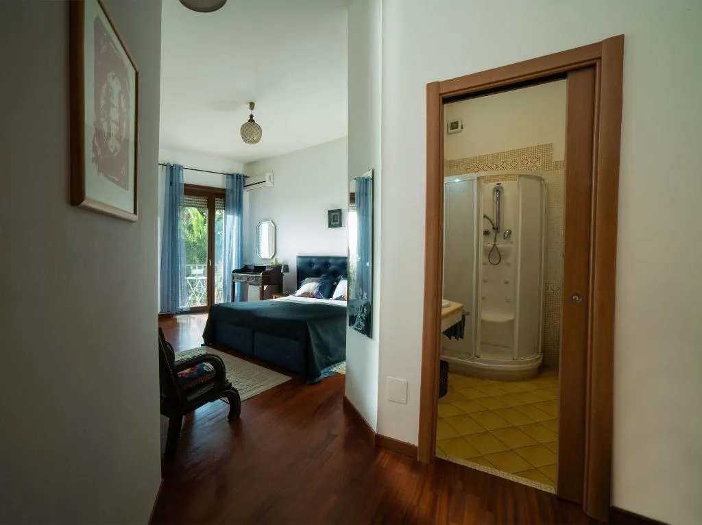Room, Villa Patrizia Bb, Naples