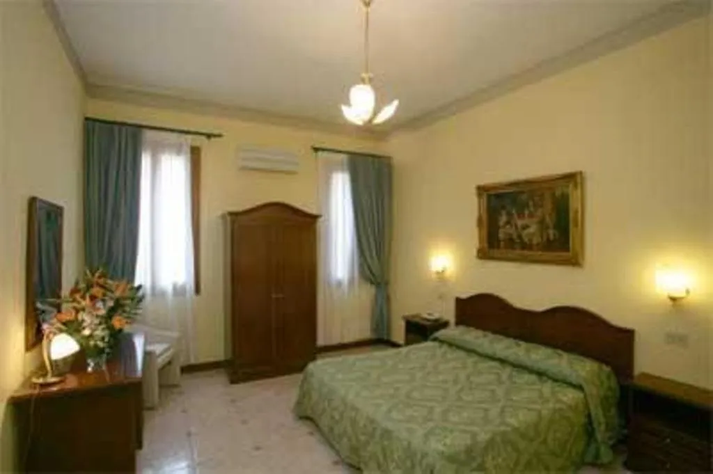 Room, Florida, Venice