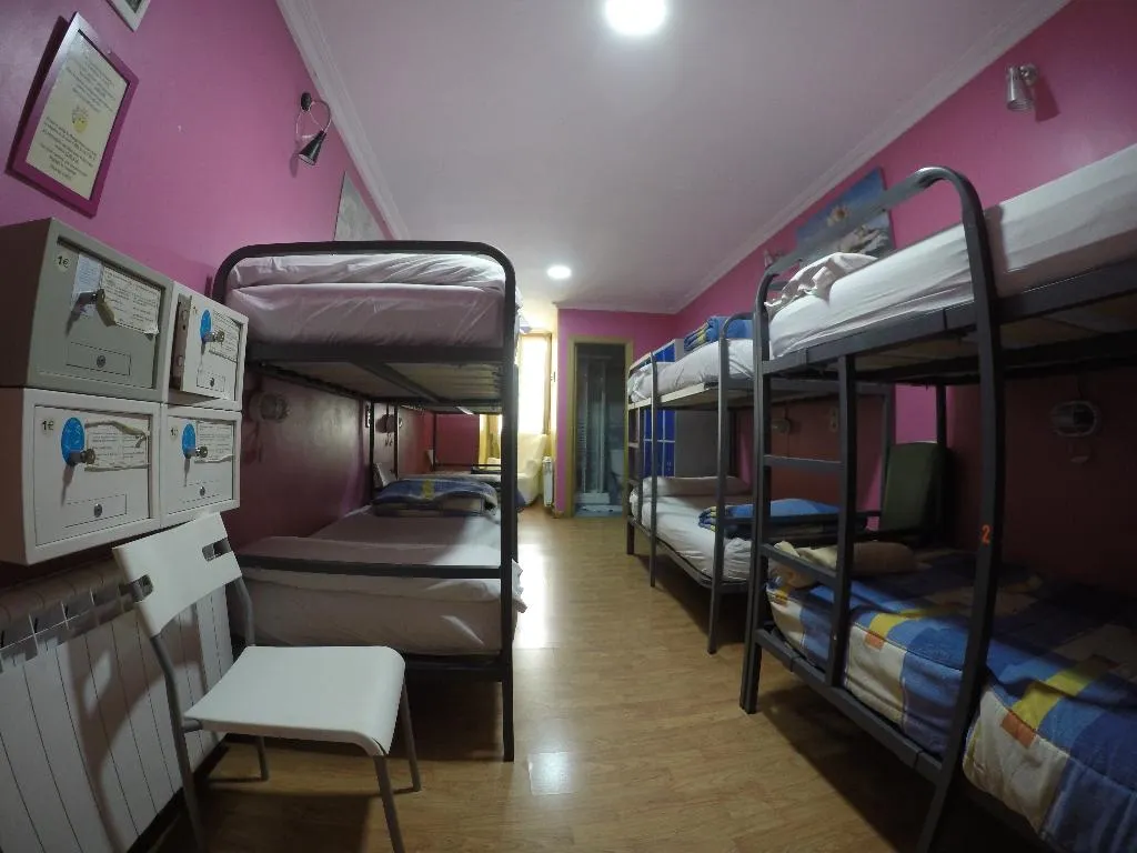 Bed in dormitory CAPACITY 8 Room, Hostel RC Miguel Angel, Madrid