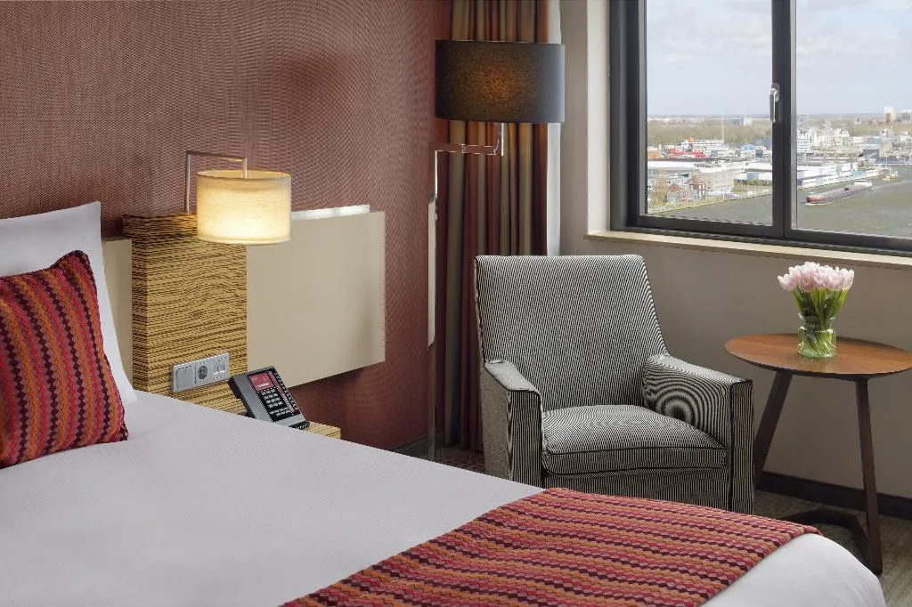 DOUBLE EXECUTIVE KING BED Room, Movenpick Hotel Amsterdam City Centre, Amsterdam