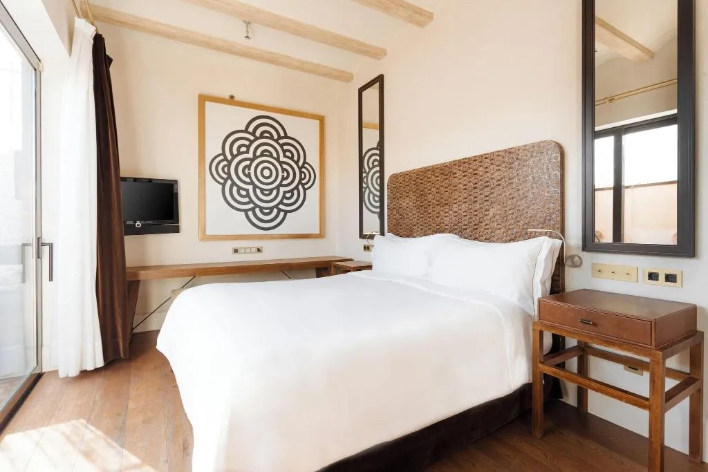 DOUBLE SUPERIOR WITH PRIVATE POOL Room, Do: Placa Reial, Barcelona