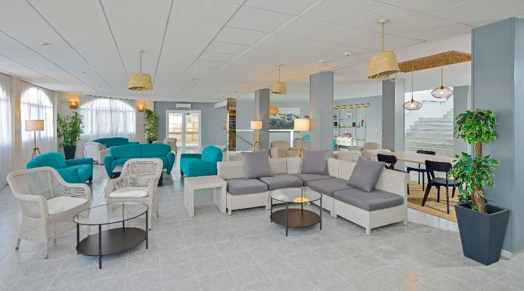 Lobby, Sol Lunamar Palmanova Apartamentos, Majorca
