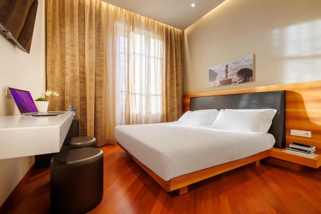 TWIN STANDARD Room, Embassy, Florence